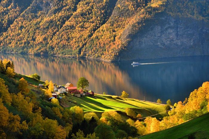 松恩峡湾的秋日盛景 © M. Dickson-Foap - Visitnorway.com