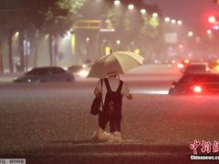 韩国首都圈遭暴雨侵袭:道路被淹交通瘫痪 已致7死6失联