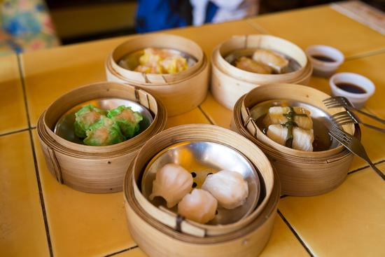 早上到[塔佩门]附近的早餐店吃了地道的泰国早餐，然后开始了漫无目的的清迈乱逛。