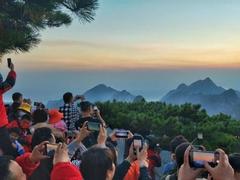 国庆假期第二天:黄山风景区迎来客流高峰