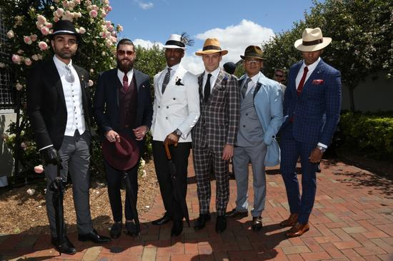 图注：潮男们也不甘示弱 来源：墨尔本杯赛马嘉年华