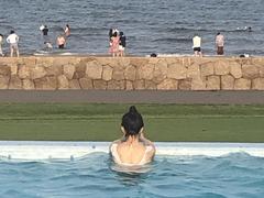 海上漂流一夜获救 女游客被海浪卷走八公里生还
