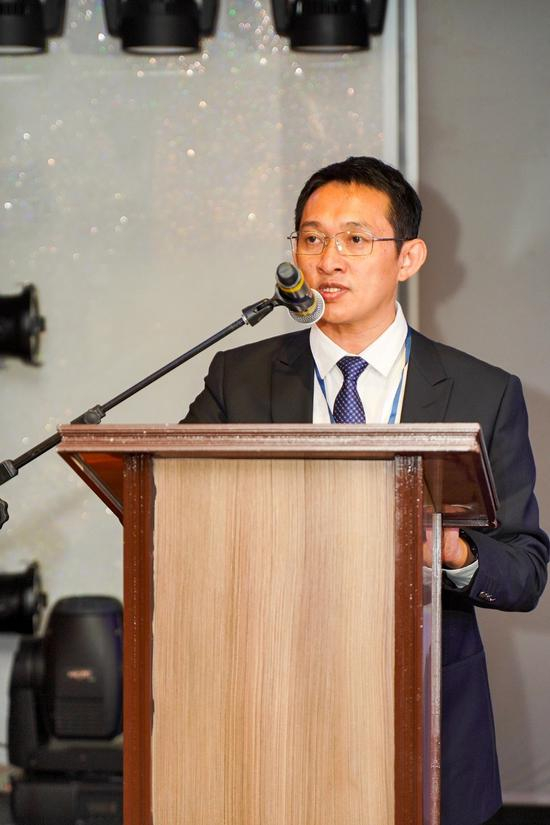 图片：三亚市人民政府副市长周俊发表讲话