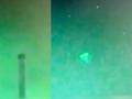 UFO现身美海军编队上空 实拍罕见一幕:高速飞行闪烁 酷似金字塔