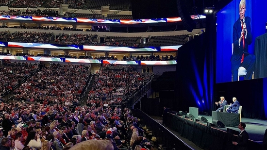 特朗普参加得克萨斯州一个活动时承认自己接种加强针，遭到观众嘘声