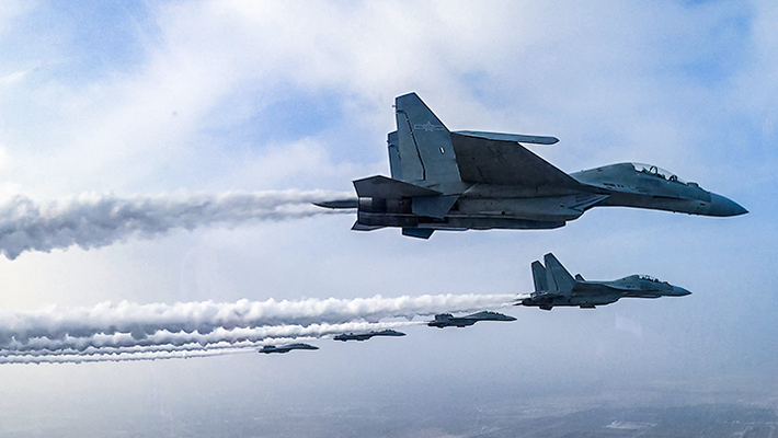 歼16编队加力升空激战正酣