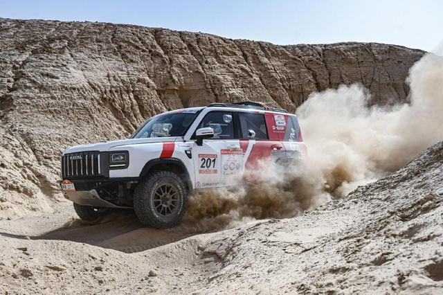 图集-2025环塔拉力赛发车仪式