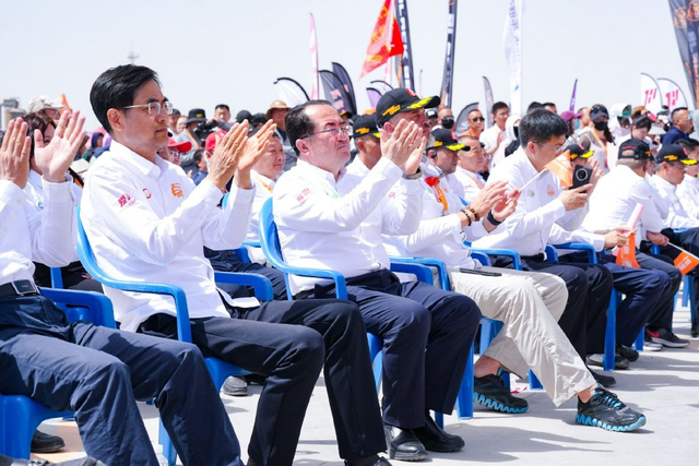 图集-2025环塔拉力赛发车仪式