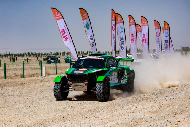 图集-2025环塔拉力赛发车仪式