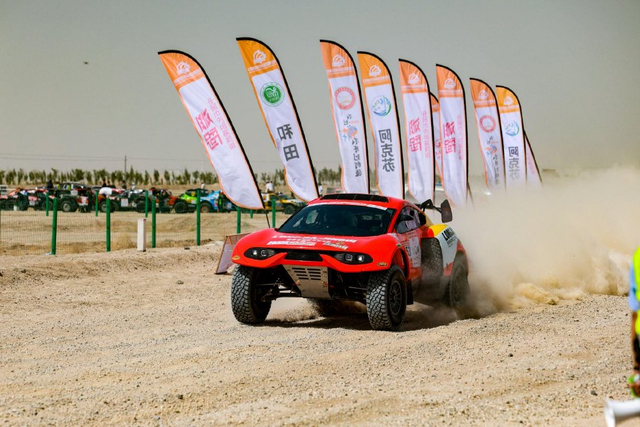 图集-2025环塔拉力赛发车仪式