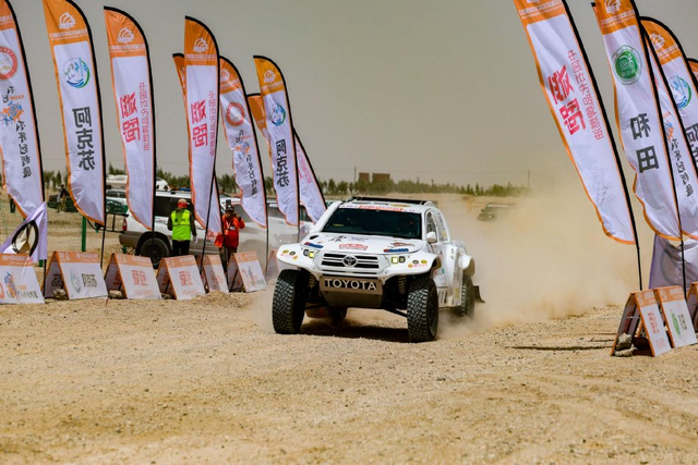 图集-2025环塔拉力赛发车仪式