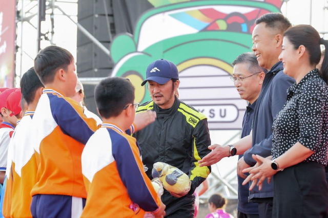 图集-2025环塔拉力赛发车仪式