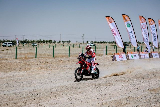 图集-2025环塔拉力赛发车仪式