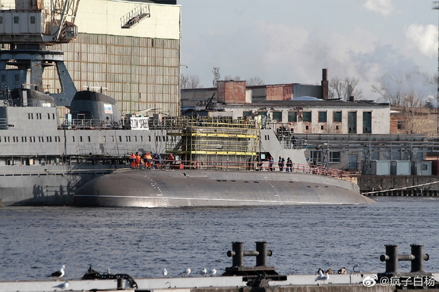 俄海军太平洋舰队第四艘636.3型潜艇“乌法”号下水_新浪图片