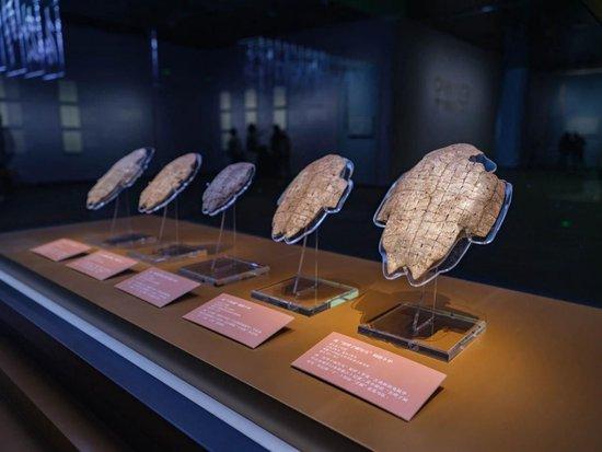 △包括甲骨文在内的数千件商代文物首次在殷墟博物馆新馆亮相。
