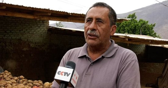 秘鲁货运司机贡萨洛·普拉多接受总台记者采访