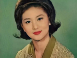 “港剧第一贵妇”苗金凤于今日下午3时去世，享年80岁，凭电影《双凤仇》一举成名，还曾出演《妙手仁心》《第三类法庭》《一水隔天涯》等