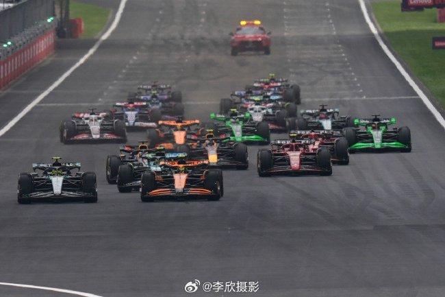 2024年F1中国大奖赛冲刺赛发车片刻