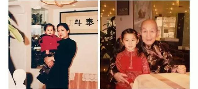 　　（左）关晓彤小时候和妈妈。 （右）关晓彤和“单琴大鼓第二代传人”“北京琴书创始人”的爷爷在一起。