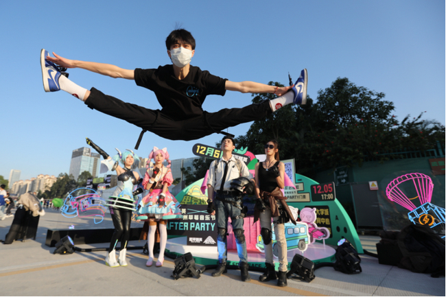 草莓音乐节主场空投现场