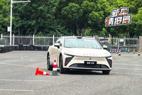 赛级操控家用首选 抢先试驾2027款星途ES