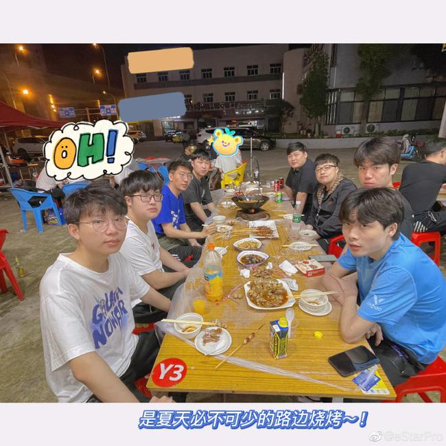 武汉eStarPro取胜后的赛后聚餐