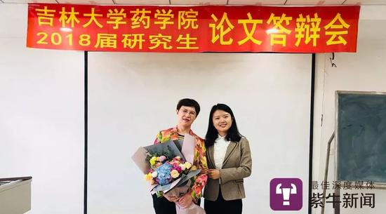 江梦南在研究生论文答辩会上