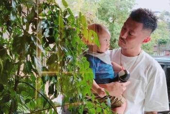 余文乐首晒儿子正面照