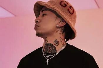 男生戴耳钉有多帅还用明说?