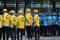 “就地过年”倡议下,众多外卖骑手选择春节不返乡