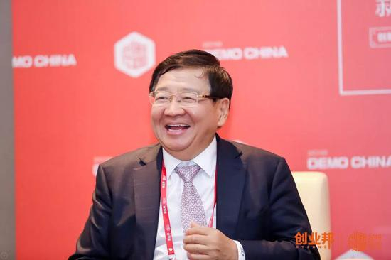 　　徐小平接受创业邦专访