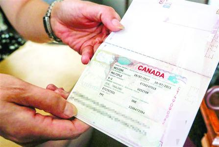 黄女士护照上的签证日期为2017年7月19日&nbsp;/晨报记者&nbsp;张佳琪