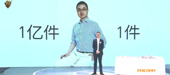 图：量品创始人虞黎达在进行衬衫介绍