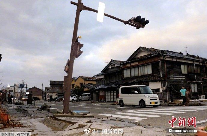 日本石川县轮岛市部分建筑倒塌