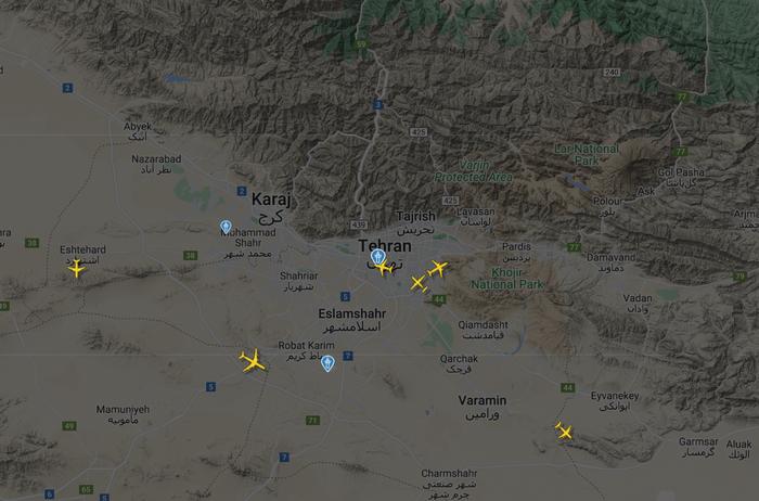 图示：伊朗德黑兰上空实时航班情况