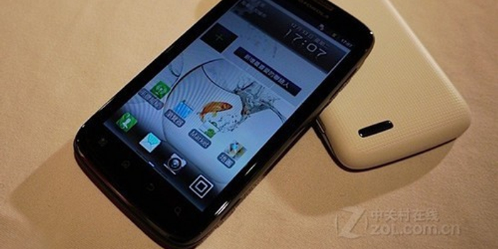 工业设计出色 摩托罗拉me865特价1130元