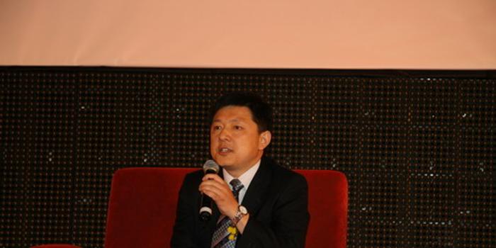 图文:扬州亚星客车董事长魏洁参与对话