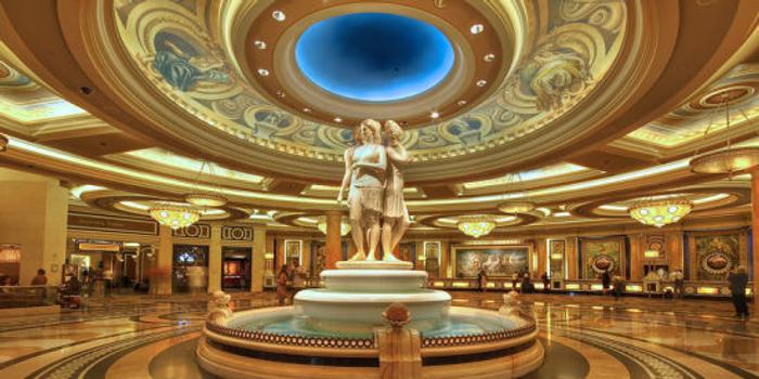 因該公司旗下凱撒宮大酒店(caesars palace)vip房的反洗錢管控存在