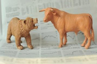 收评：沪指低开低走跌1.11% 影视院线概念集体大跌 下跌个股超4300只