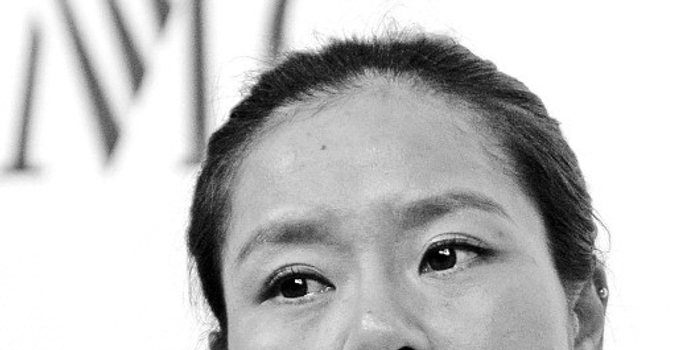 当你的身影消失在人海之中才发现笑着哭最痛