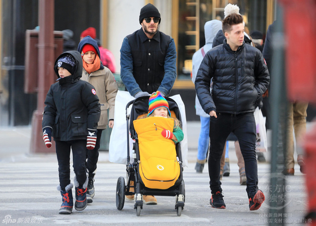 小贝变奶爸带四娃外出
