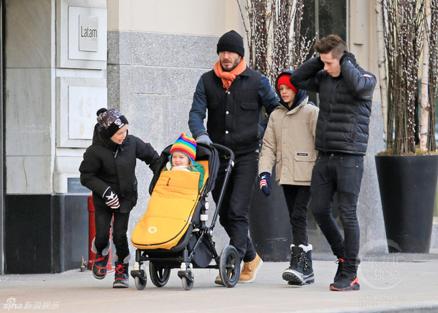 小贝变奶爸带四娃外出