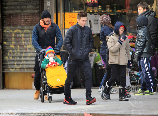 小贝变奶爸带四娃外出