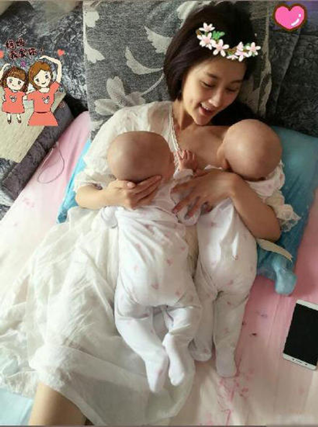 甘薇大方晒哺乳照