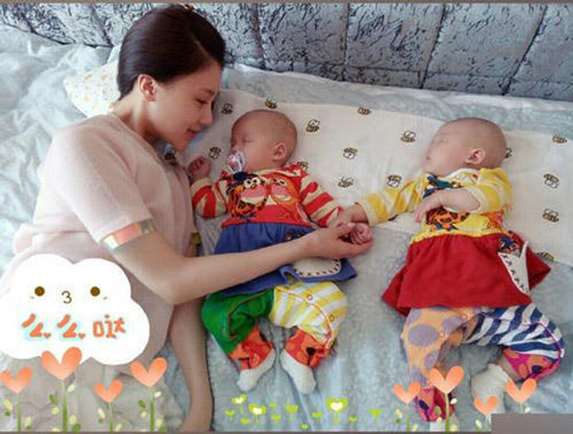 甘薇大方晒哺乳照