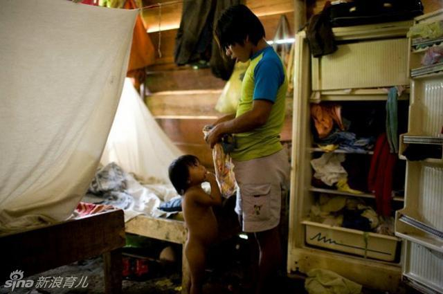 悲哀！摄影师拍摄秘鲁山村的异装童妓