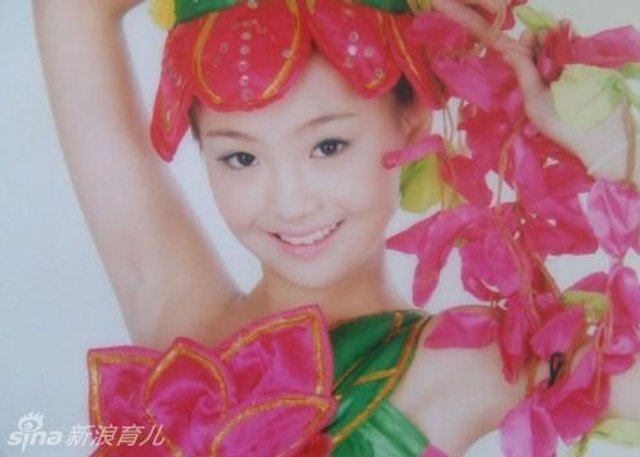 父亲晒杨幂旧照 扒一扒女明星们童年照曝光