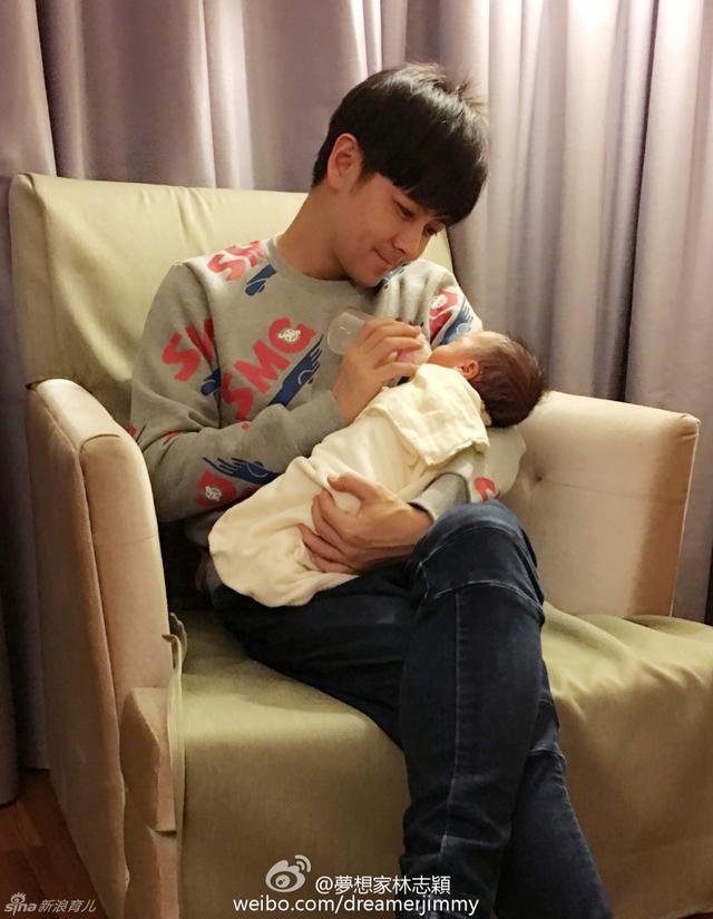 林志颖双胞胎儿子满月