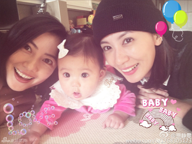 贾静雯女儿吃饭超激萌