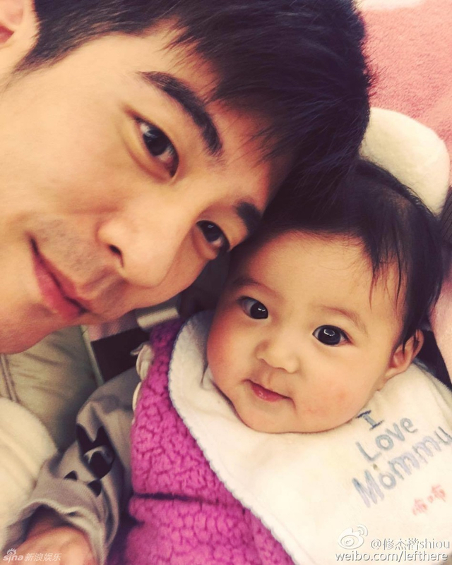 贾静雯女儿吃饭超激萌